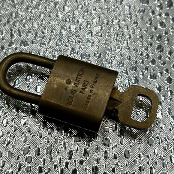 Louis Vuitton Paris Women's Padlock Lock & Key Gold Brass #300 Authentic - Picture 2 of 6